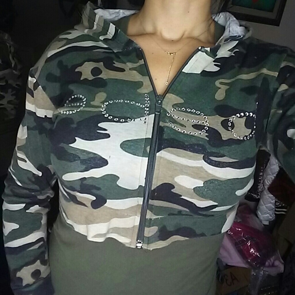 Bebe camo cropped hoodie  READ!